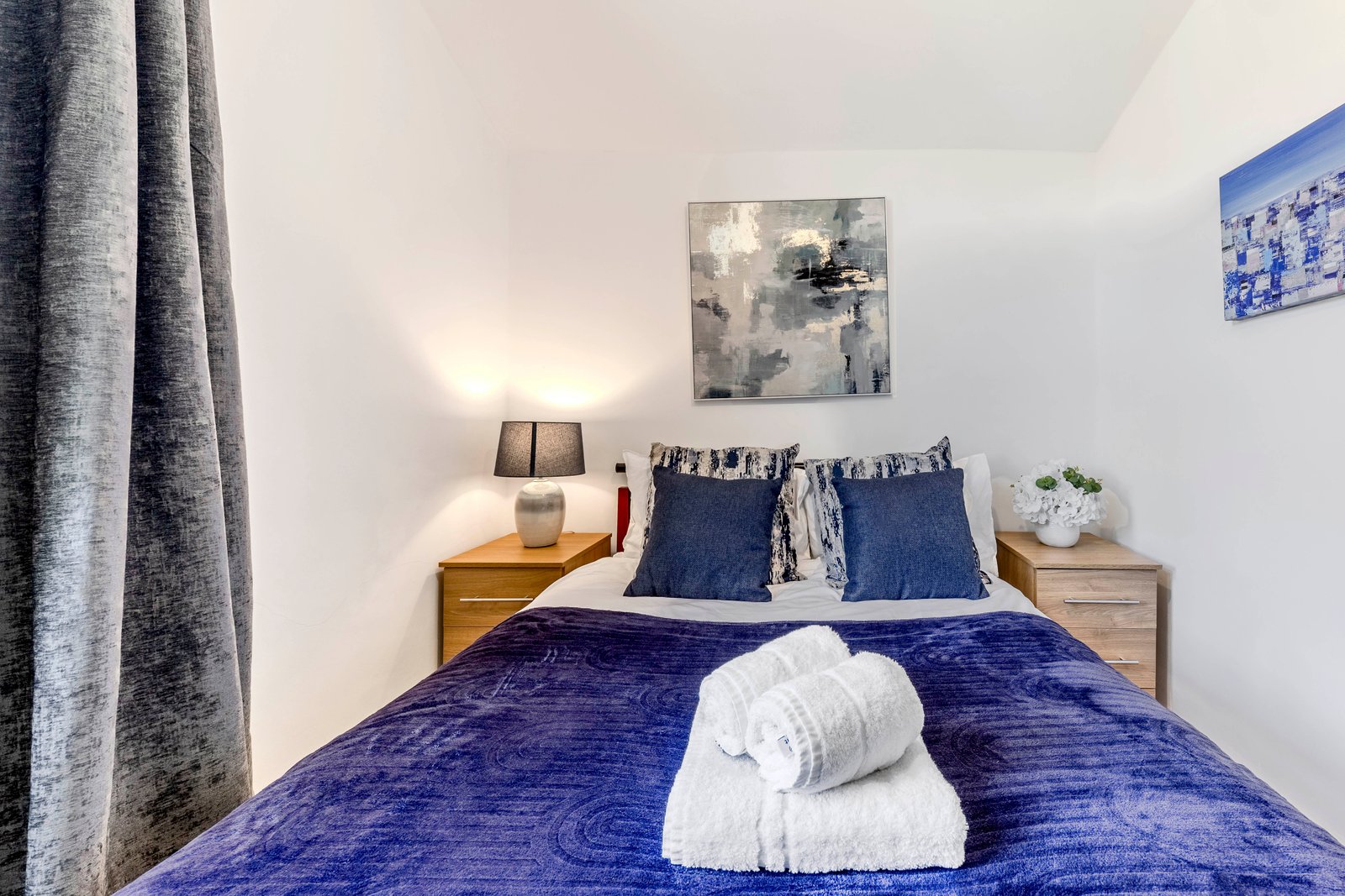 Blue bedroom — Room 1